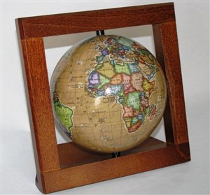 Obrazek Globus 110 retro w drewnianej ramce