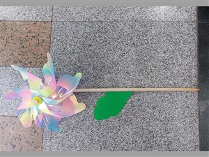 Picture of Wiatrak neonowy 32cm