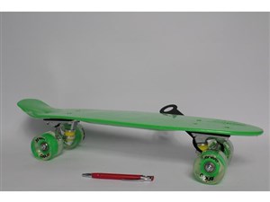 Obrazek Deskorolka plastikowa zielona LED 56cm